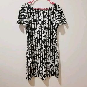 Samantha Sung 100% Silk Black/White Floral Dress